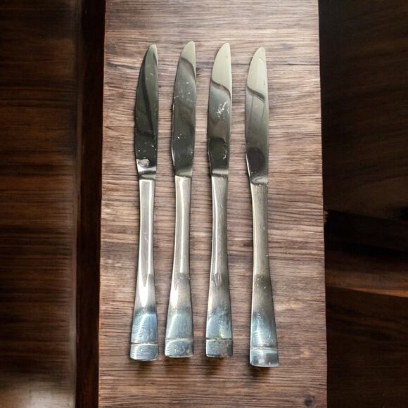Oneida Mercer Mirror 18/10 Flatware Set of 4 Table Knives Discontinued Flawed - Picture 1 of 15